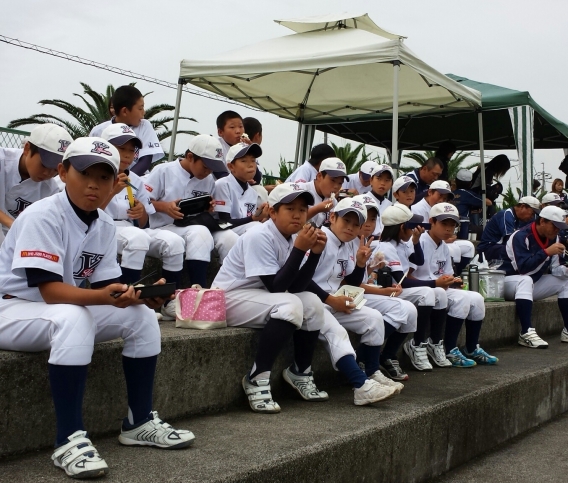 県体 小野田球場 試合前 お食事中